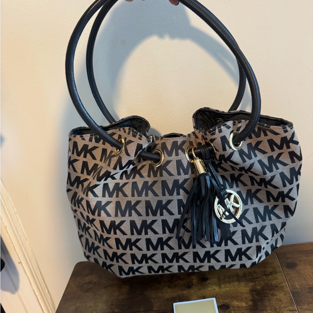 Michael Kors Black and Tan Logo Tote Bag Clean Inside - Picture 3 of 7